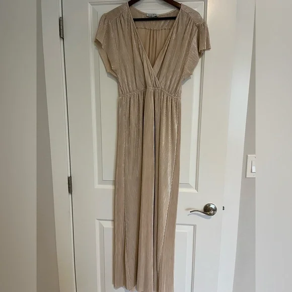 Gold One Loved Babe Dress | Color: Cream/Gold | Size: M | Mintandmagnolia's Closet Gold One Loved Babe Dress | Color: Cream/Gold | Size: M | Mintandmagnolia's Closet